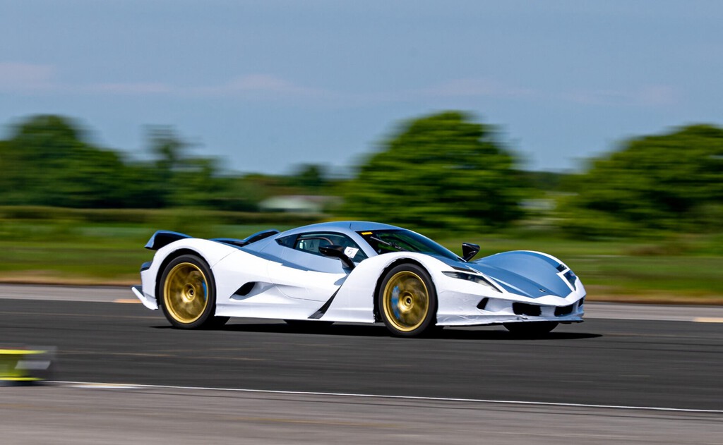 Tenemos nuevo récord de velocidad de un coche eléctrico: supera los 400 km/h, es japonés y apunta a un precio prohibitivo 