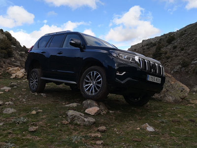 Nos vamos con el Toyota Land Cruiser de 'off road trip' por la sierra de Madrid