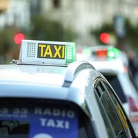 Salir de fiesta en Logroño y no encontrar taxi era lo normal: ahora habrá un mínimo obligatorio cada noche