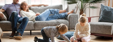 Darles espacio y observar a los hijos explorar el mundo es beneficioso para la salud mental de madres y padres: estudio