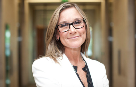 No más esperas, Angela Ahrendts se unirá a Apple en una semana