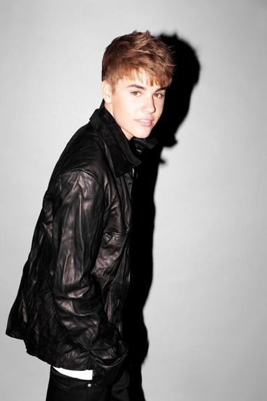 Justin, querido, yo sigo sin aclararme... ¿te veremos dando el biberón a un crío o no?