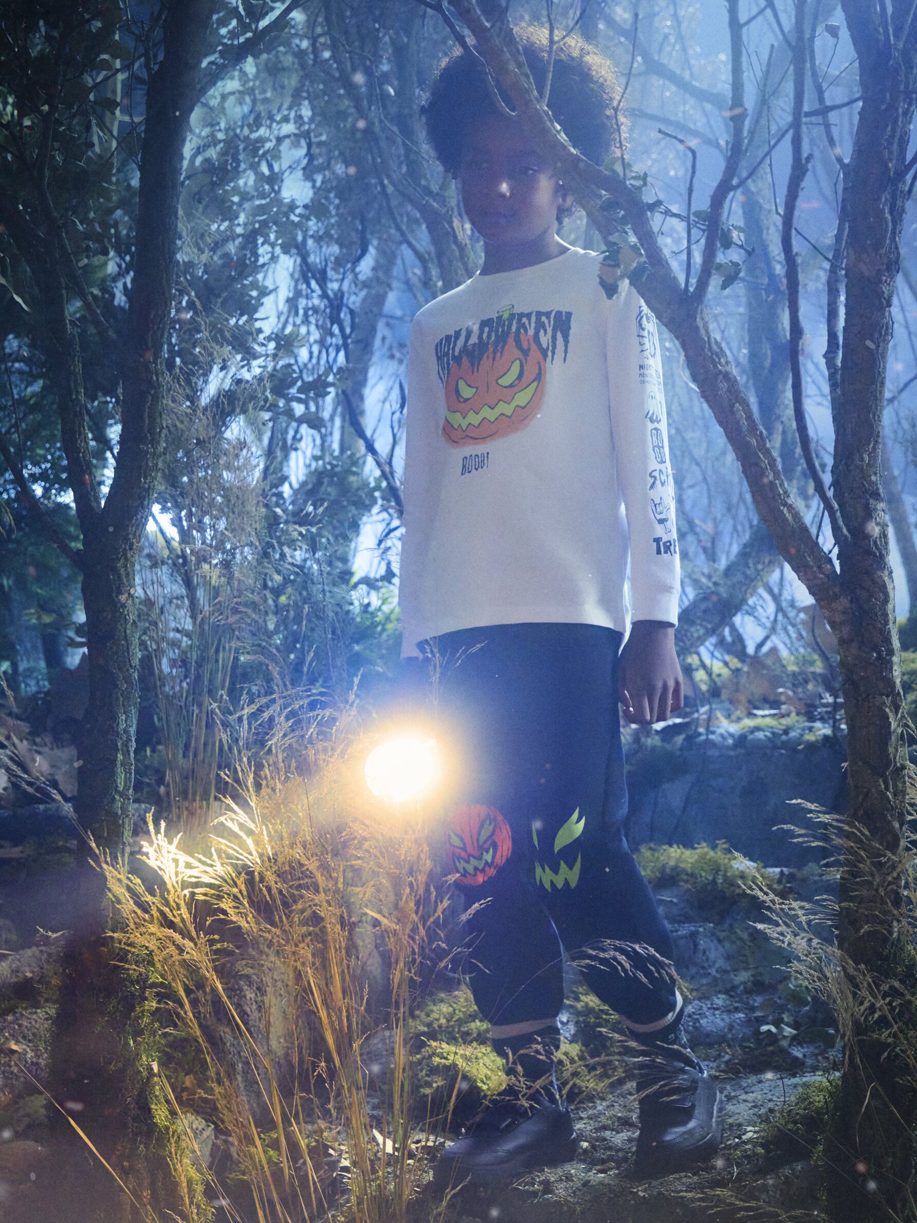 Camiseta de algodón con estampado de calabaza de Halloween de manga larga y cuello redondeado.