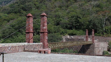 Si Estas Cerca De Guadalajara Lanzate A La Barranca De Huentitan Y Recorre Este Puente Colgante Con Una Vista Espectacular Te Decimos Que Hacer Y Como Llegar