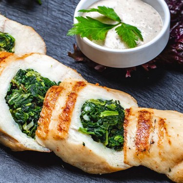 Rollo de espinacas con queso y jamón: receta fácil, nutritiva y lista en minutos para sorprender en desayunos o cenas