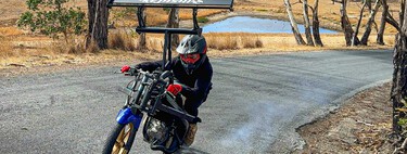 Parece un enorme alerón a lo F1, pero es el último invento loco para hacer que las motos corran más tumbando menos 
