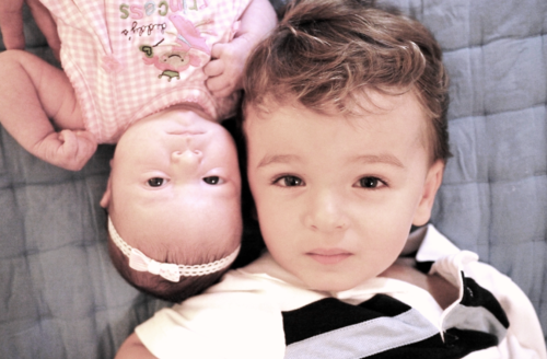 Cómo criar a los niños para que crezcan felices y no sientan celos por sus hermanos