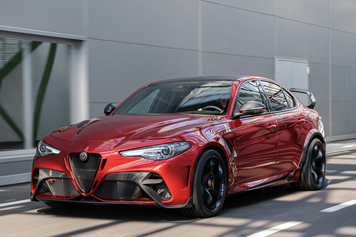 El Alfa Romeo Giulia GTA revive una leyenda: 540 hp a dieta de fibra de carbono