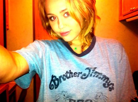 Miley Cyrus, esa fumeta bromista