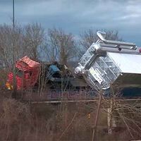 Solo había una forma de trasladar esta caldera de 182 toneladas: por carretera. Un puente lo ha complicado todo y lleva días atrapada