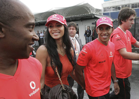 Hamilton celebra el campeonato del mundo con su chica