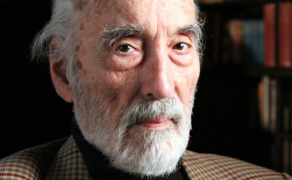 Christopher Lee, sobre su regreso al mejor personaje de su carrera: "Los diálogos eran tan malos que me negué a decirlos"