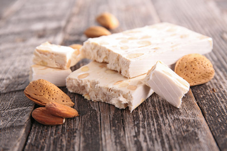 Turrón blando, turrón duro, turrón de chocolate, polvorones y mazapán: ¿cuál es la mejor opción entre los dulces navideños?