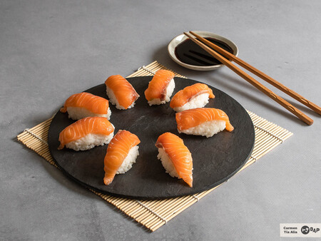 Cómo hacer nigiri (o nigirizushi): todo lo que necesitas saber para hacerlos en casa y que te salgan perfectos