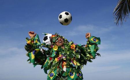 Estas son las dos caras del Mundial de Fútbol de Brasil: la más mediática y la menos amable