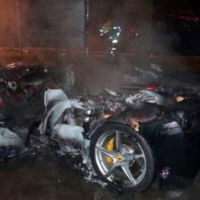 ¿Quemarías tu Ferrari 458 Italia para que papá te comprase el nuevo 488 GTB? Este chaval, sí