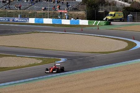 Comienzo de pretemporada entre algodones. Kimi Räikkonen pone a Ferrari con el mejor tiempo