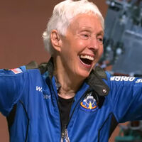 Hace 65 años, Wally Funk superó las pruebas de la NASA mejor que muchos hombres, pero la rechazaron por ser mujer. A sus 82 años, Jeff Bezos lo arregló