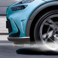 Hyundai "inventa" un faldón aerodinámico activo para sus nuevos coches eléctricos. El Toyota Supra de los 90 ya lo llevaba