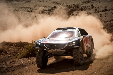 Carlos Sainz logra por fin la victoria y ya apunta al liderato del Dakar