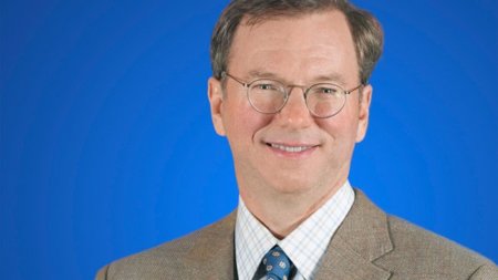 Google y Apple renuevan su acuerdo de colaboración para las búsquedas y mapas mientras Eric Schmidt habla de las diferencias entre sus filosofías
