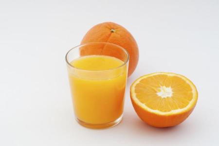 ¿En cuánto tiempo pierde la vitamina C un zumo de naranja?