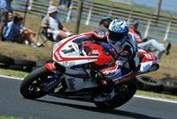 Poderío español en los primeros entrenamientos en Phillip Island: Carlos Checa y Joan Lascorz