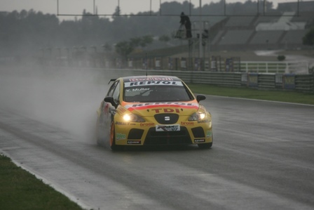 Los Seat León TDI copan la primera fila en Valencia