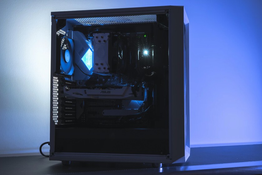 En plena crisis de la RAM, sorprende ver un PC gaming con NVIDIA RTX, un Ryzen 5 y hasta Windows a este precio