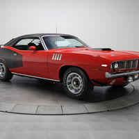 Un Plymouth Hemi Cuda 71' con sólo 3,200 km, si lo quieres ahorra porque vale 1,300,000 dólares