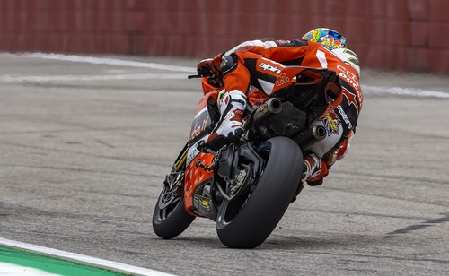 Chaz Davies impone su show de cruzadas en Imola