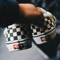 Vans sorprende con una de sus mejores ofertas: estas zapatillas de estilo retro a casi mitad de precio 