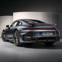 Porsche defiende su trono con el 911 más potente de la historia: un supercoche híbrido de 711 CV y más de 300.000 euros