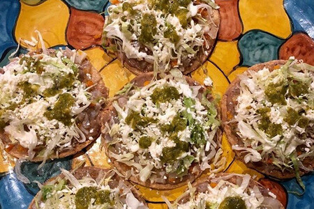 Tostadas de pata. Receta de la cocina tradicional mexicana