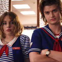 Netflix sabe que estás mirando el móvil mientras ves sus series y películas. Para solucionarlo ha abrazado el Ambient TV