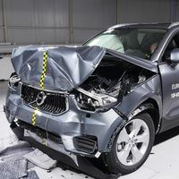 Los fabricantes de coches dan prioridad a la seguridad activa frente a la falta de mantenimiento de las carreteras