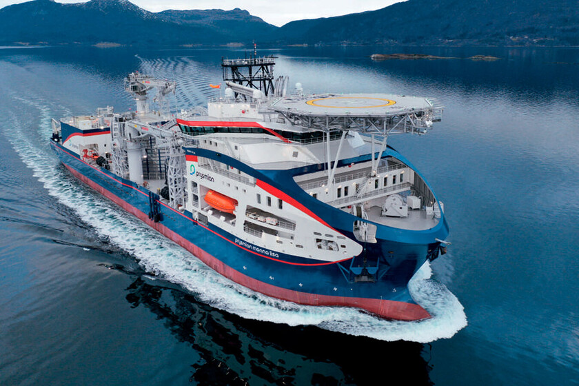 Monna Lisa, el gigantesco barco encargado de cablear los océanos: despliega y entierra cables hasta 3.000 metros de profundidad 