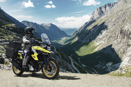 Suzuki V-Strom 1050 XT Explorer: la trail más viajera de Hamamatsu llega con maletas y top case, por 15.995 euros