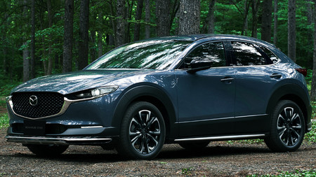 Mazda le da un toque deportivo al CX-30 con un kit oficial de carrocería