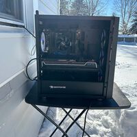 "Es lo más estúpido que he visto nunca". Enfría su PC Gaming en la nieve helada y despierta las burlas de otros usuarios