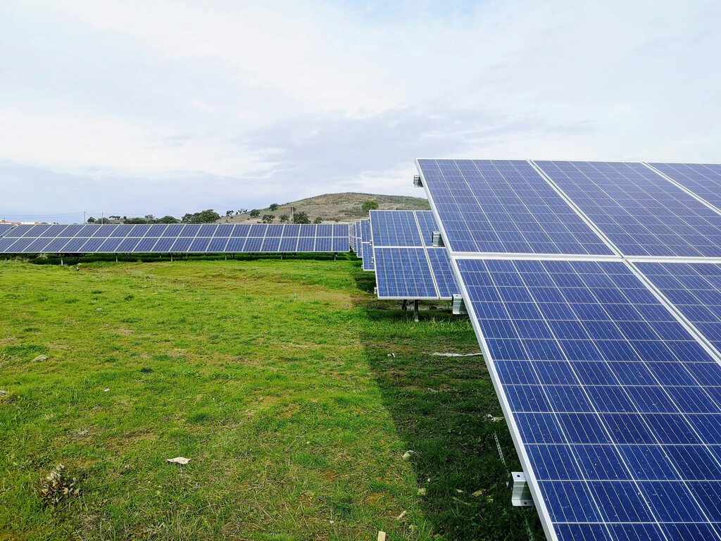 El 'boom' de la solar tiene un efecto inesperado: la electricidad barata amenaza la rentabilidad de los nuevos parques