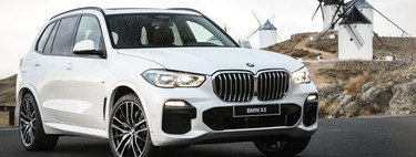 Probamos el BMW X5: un SUV dinámico y tan tecnológico que hasta calienta y enfría bebidas en su posavasos