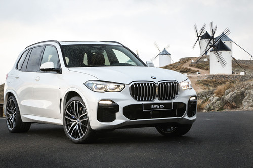 Probamos el BMW X5: un SUV dinámico y tan tecnológico que hasta calienta y enfría bebidas en su posavasos