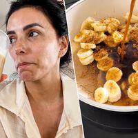 Eva Longoria, a los 51 años: "Cuando tengo plátanos demasiado maduros, los utilizo para preparar mi café helado favorito, caramelizándolos con mantequilla y azúcar"