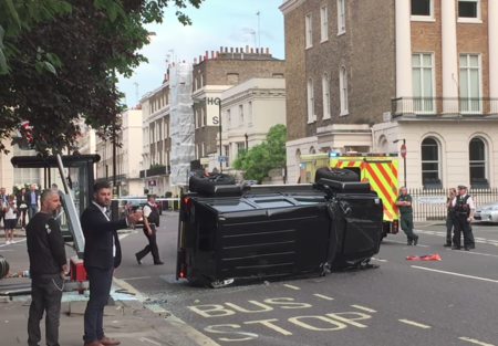 Video: Un Prius puede voltear un Brabus G500 4×4², sólo debe golpearlo en el lugar correcto
