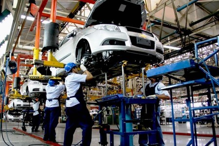 Pese a los embates de Trump, México escala lugares en la producción automotriz mundial