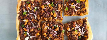Tarta de pollo al mole con masa filo: una espectacular receta de aprovechamiento, que puedes hacer con cualquier guiso de carne 