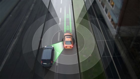 Volvo-auto-autónomo Coche autónomo volvo en carretera
