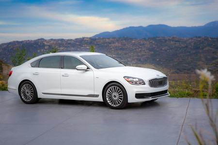 KIA K900 2019, la comprobación que los autos coreanos pueden competir en el segmento de lujo