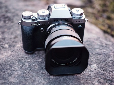 La Fujifilm X-T2 baja de precio al tiempo que recibe una actualización de su firmware